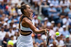 阿扎伦卡在巴塞罗那比赛中问鼎冠军，连败引发热议！的简单介绍